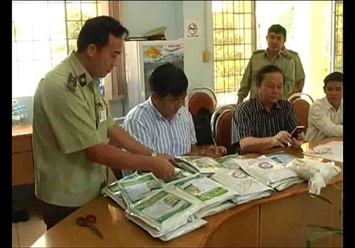 Không lẽ bó tay với chất tạo nạc, tạo màu cho heo?