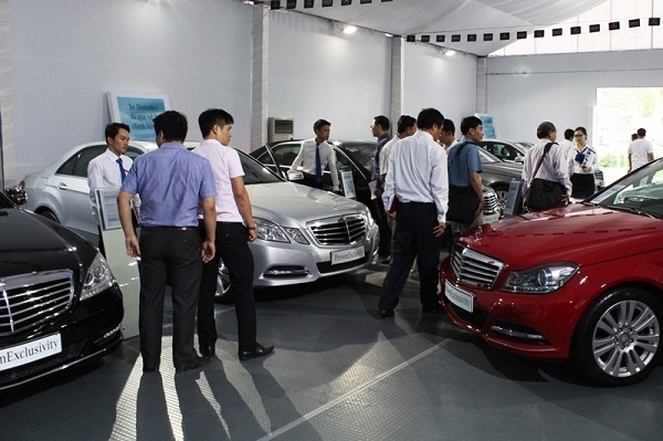 Mua sắm xe hơi ở Việt Nam: Được và  mất