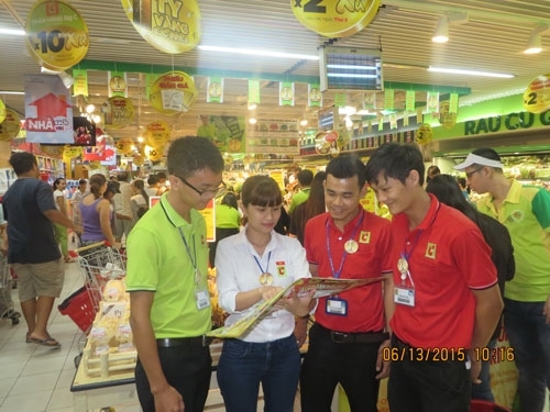Phụ nữ với nghề giám đốc siêu thị