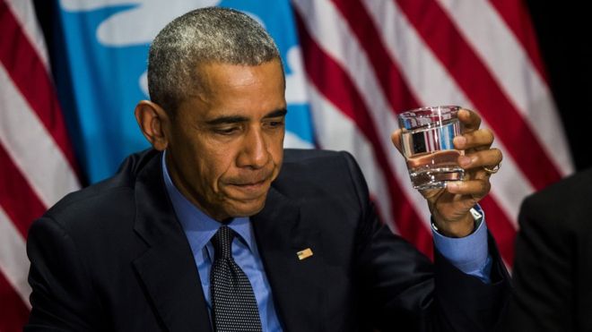 TT Obama uống nước lọc tại thành phố nhiễm độc chì