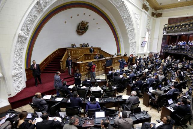 Tổng thống Venezuela đối đầu với quốc hội
