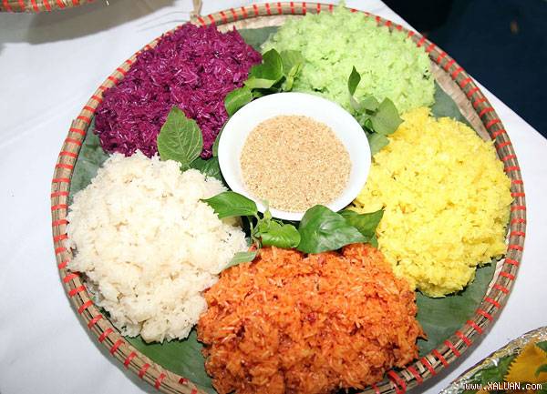 Đến Cao Bằng đừng quên xôi đăm đeng 5 màu
