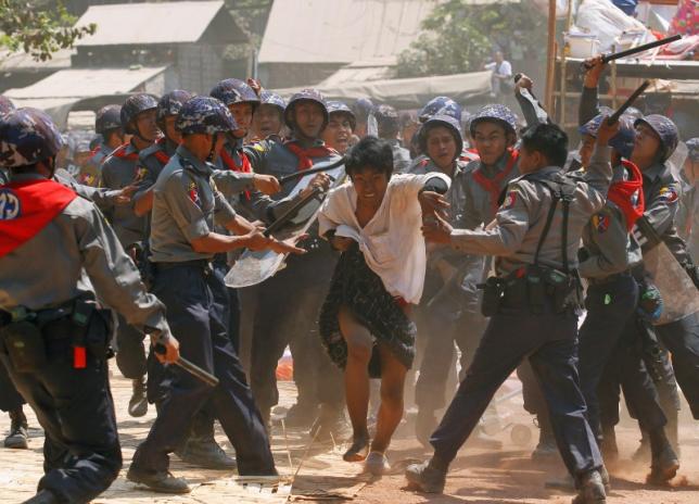 Myanmar bỏ tù phóng viên BBC