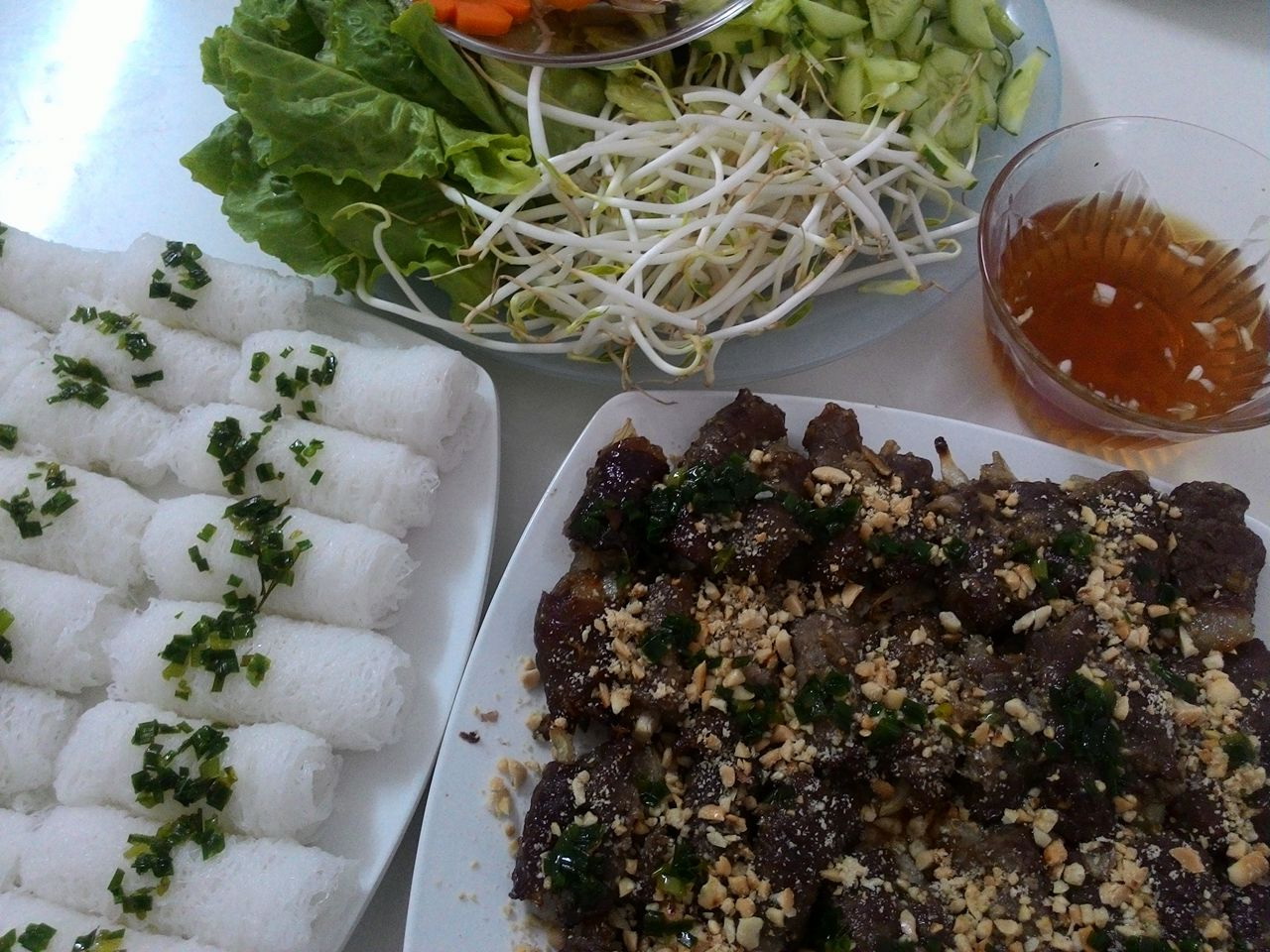 Bò lụi bánh hỏi đơn giản mà thơm ngon