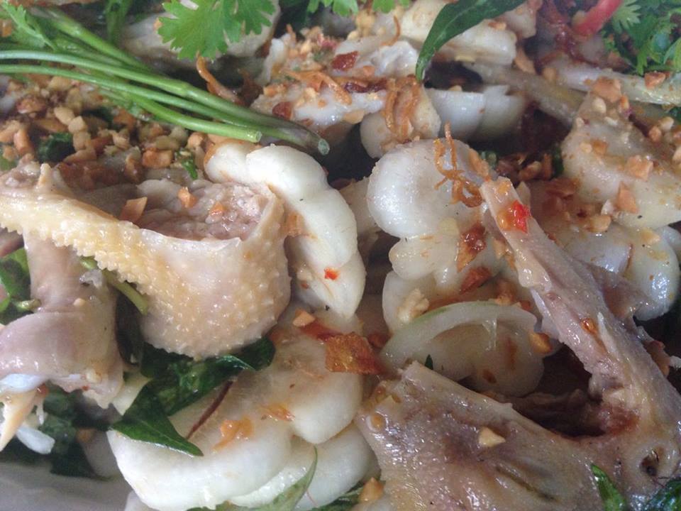 Sang chảnh với gỏi gà măng cụt