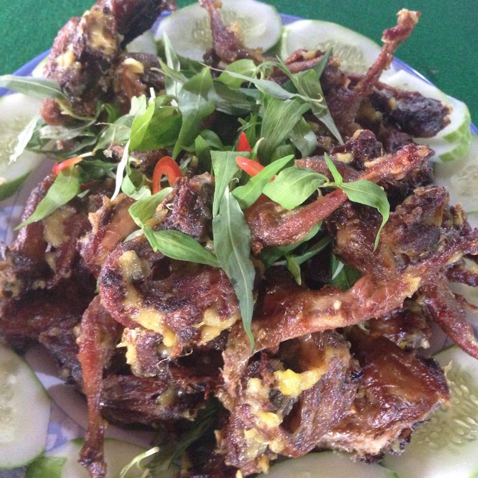 Độc, lạ chim cút nướng sầu riêng