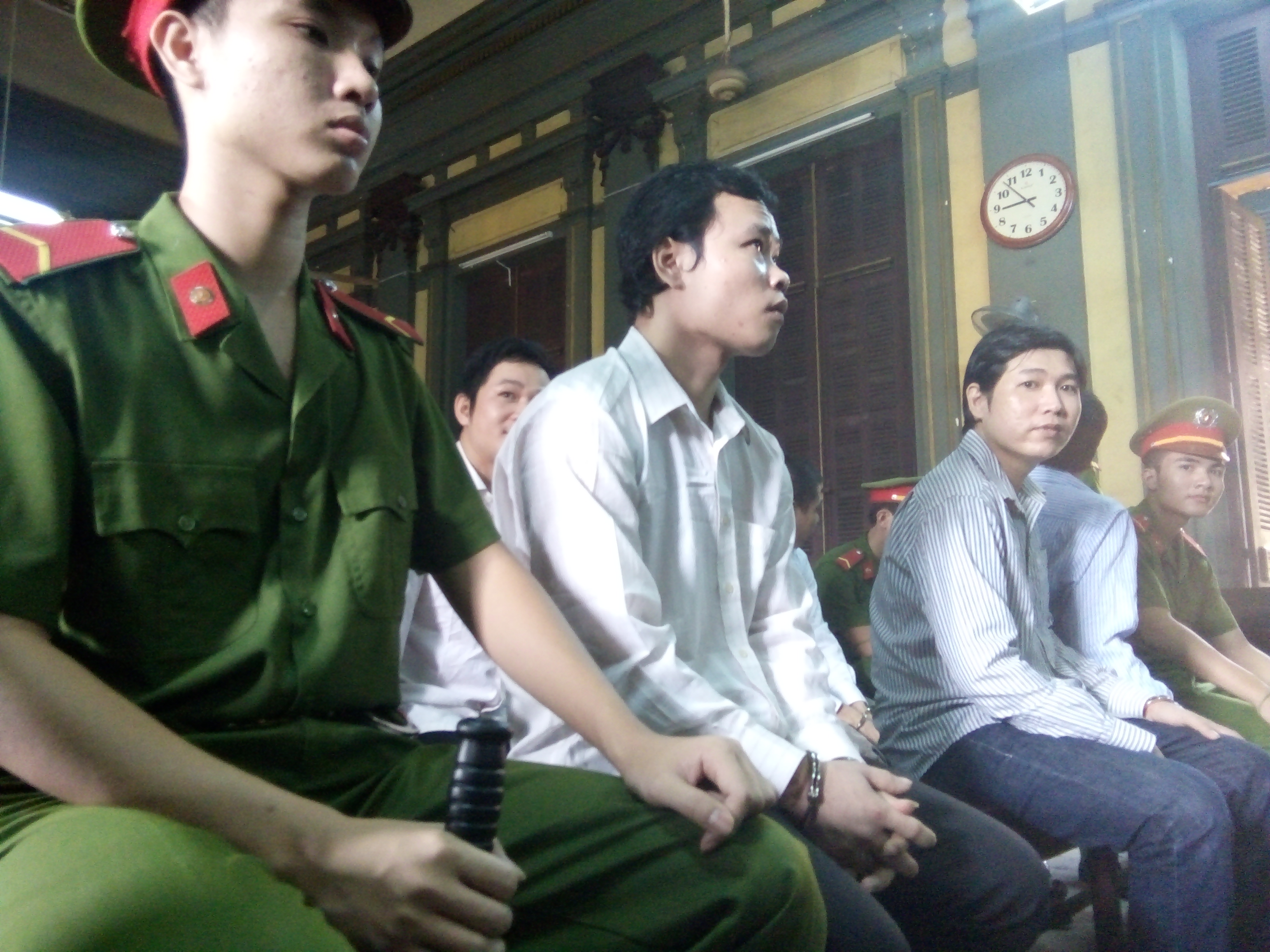 Hận bạn, giết chết người trên biển