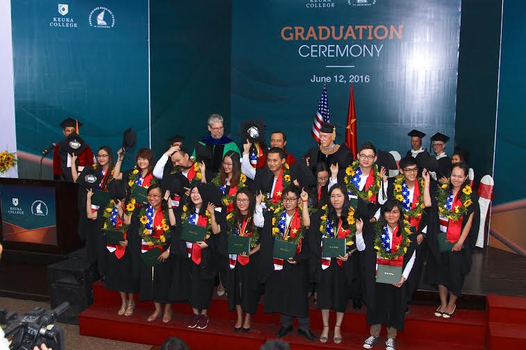 30 % cử nhân quốc tế ngành khoa học quản lý có việc làm