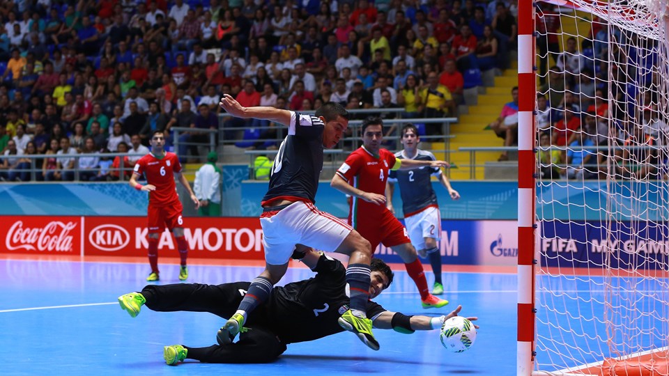 Iran lại gây sốc, vào bán kết World Cup futsal