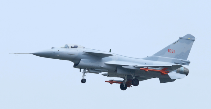 
Một chiếc m&aacute;y bay J-10. Ảnh: Quwa
