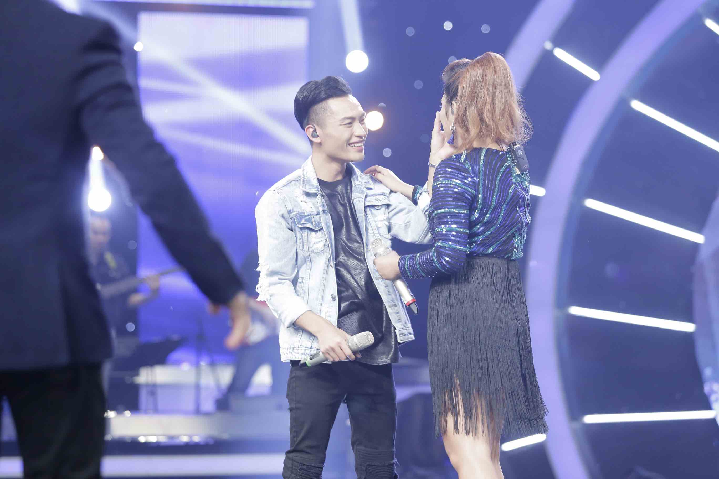 Việt Thắng chúc mừng chiến thắng của Janice Phương