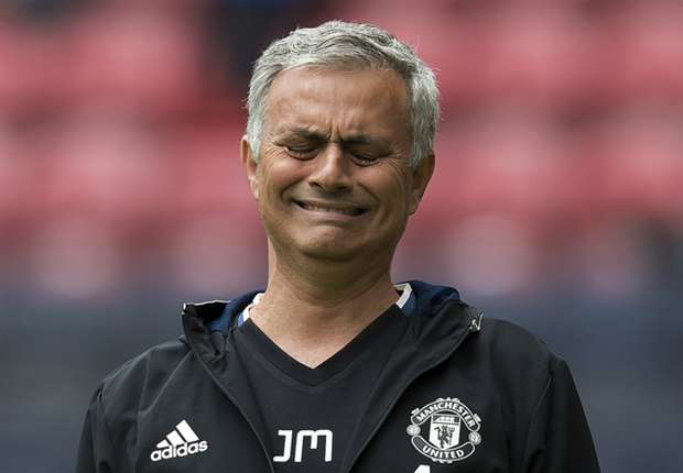 HLV Ranieri khen đểu Mourinho