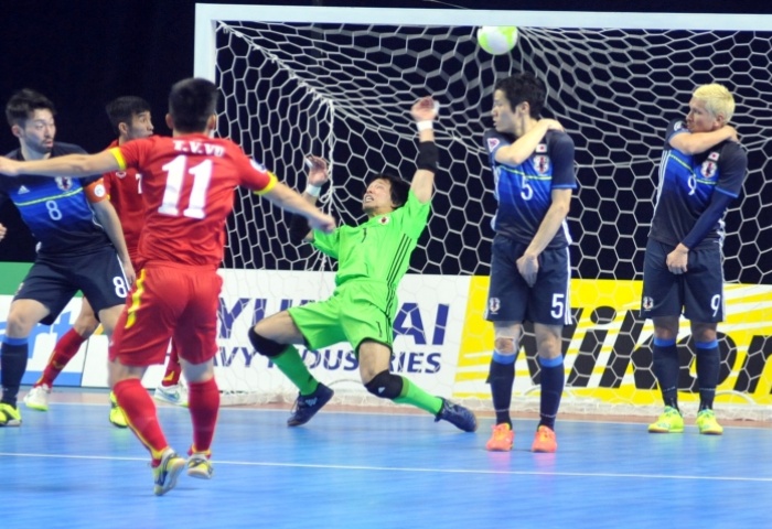 Tuyển futsal Nhật chết lặng sau khi thua Việt Nam