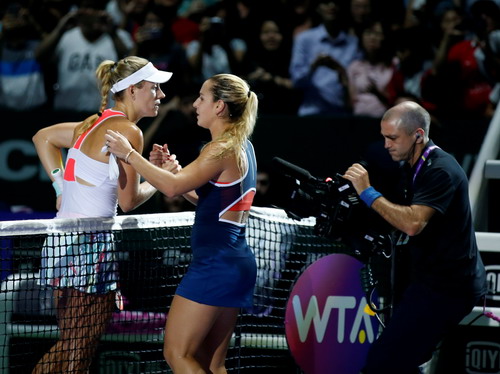 Kerber thi đấu sòng phẳng ở vòng bảng để vào chung kết với Cibulkova