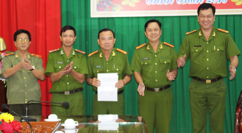 Bắt kẻ nổ súng ở nhà bí thư huyện ủy để trộm