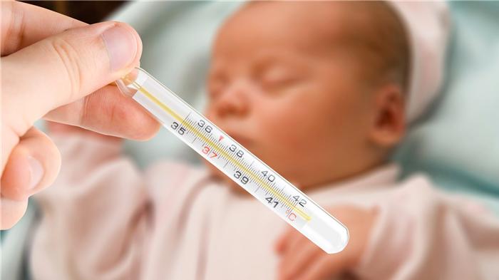 Làm gì khi con sốt trong ngày Tết?