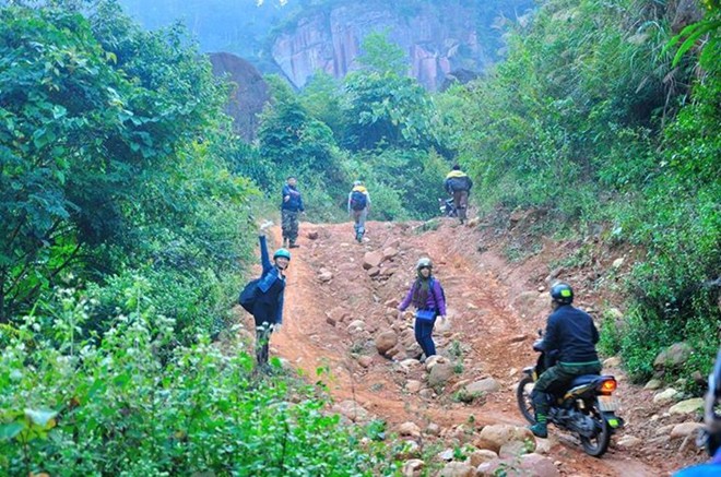 
Đường l&ecirc;n đỉnh Pha Lu&ocirc;ng
