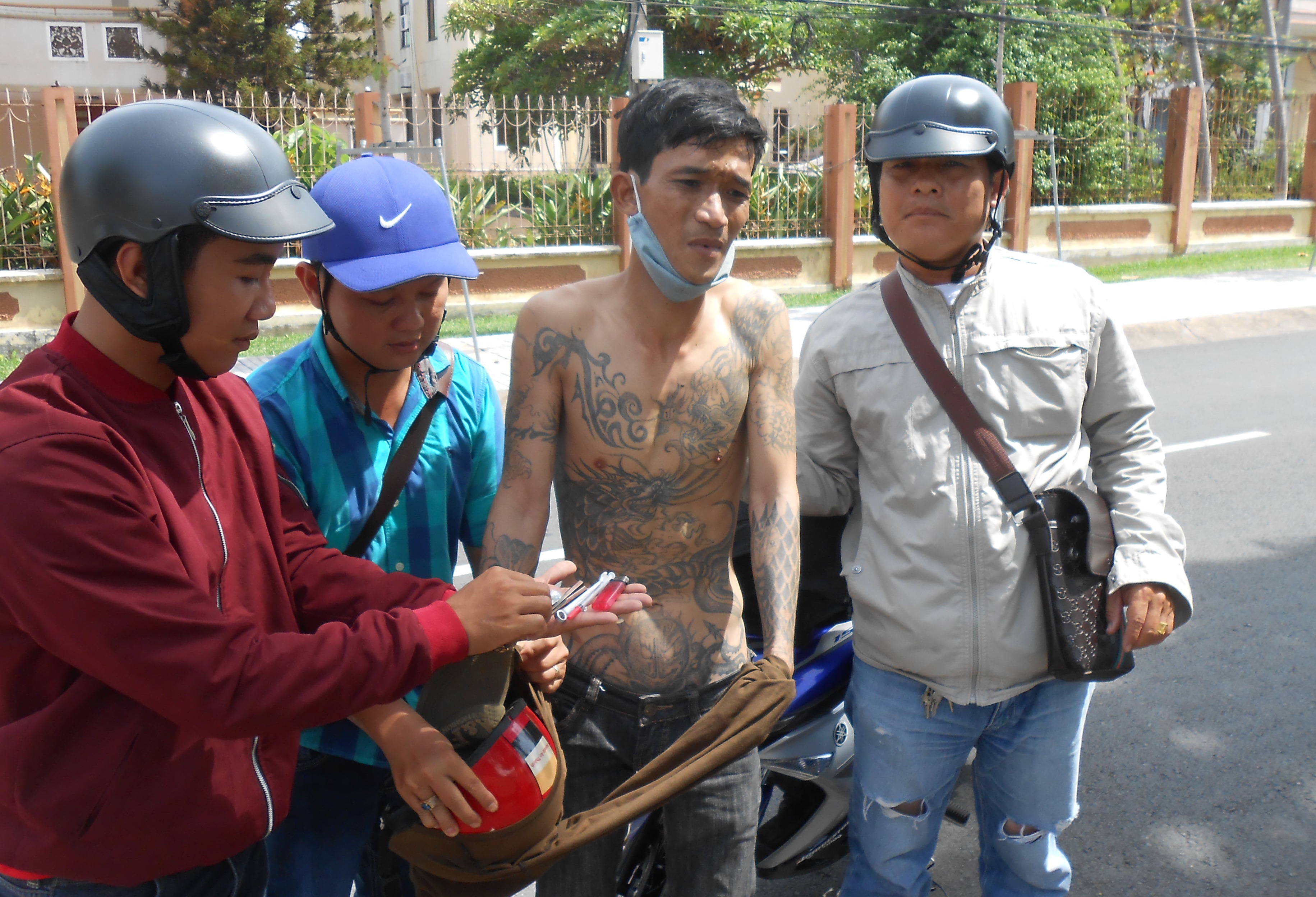 “Hiệp sĩ” phi thân, bắt trộm trên đường phố