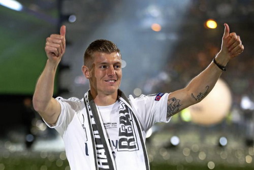 Hợp đồng “khủng” đưa Kroos vào lịch sử Real Madrid