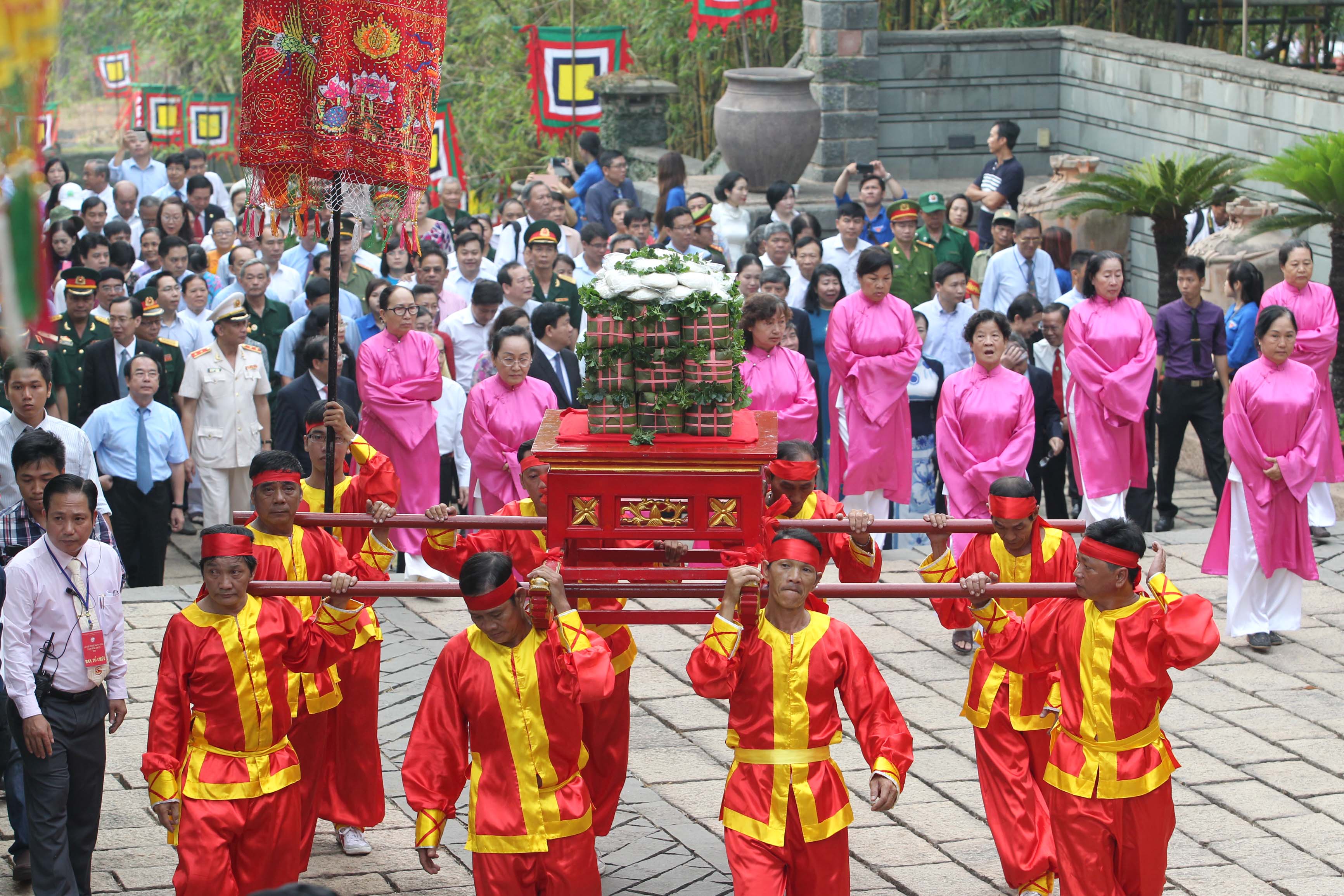 TP HCM: Hàng ngàn người dâng hương lễ giỗ Tổ Hùng Vương