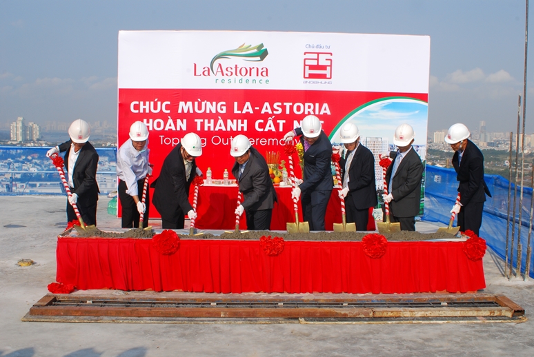 La - Astoria cất nóc vượt tiến độ