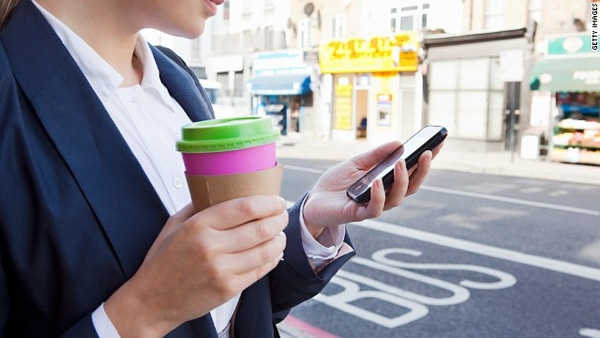 Trẻ nhỏ thoái hóa đốt sống cổ vì smartphone