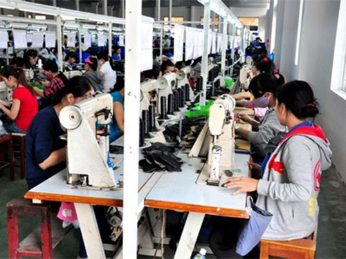 Làm thêm để kịp giao hàng