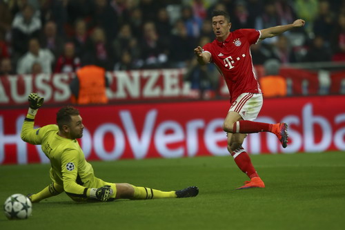Lewandowski ghi bàn thứ ba cho Bayern