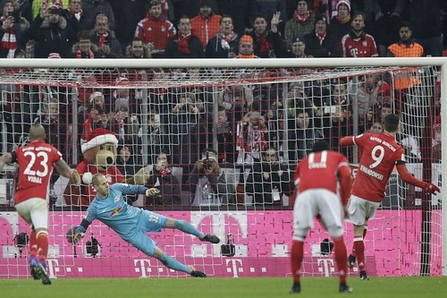 Lewandowski ấn định chiến thắng 3-0, nhấn chìm Leipzig