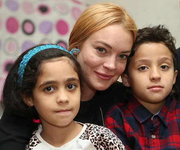 Lindsay Lohan bị tai nạn lìa nửa ngón tay