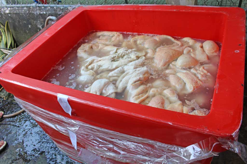 Đóng cửa 4 tháng cơ sở rửa lòng bò bằng hóa chất