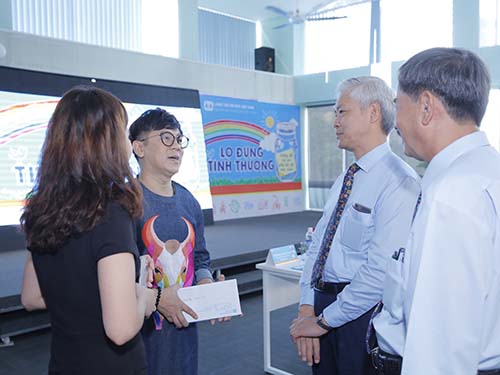 Chiến dịch “Lọ đựng tình thương”