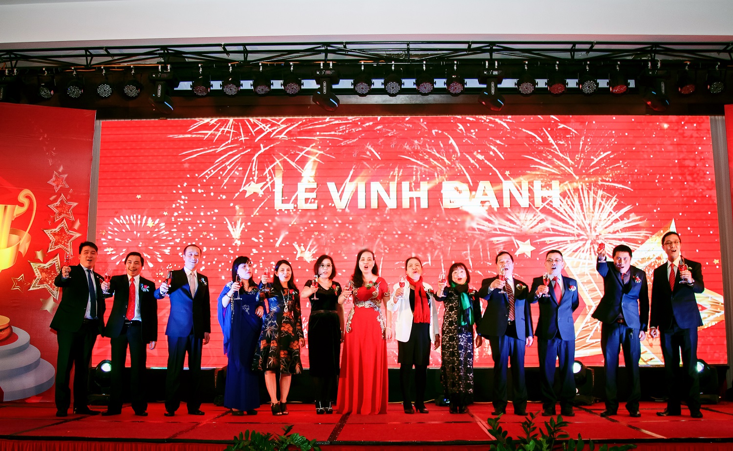 Tổ chức lễ vinh danh: Khi sắc  màu hòa cùng nghệ thuật