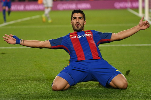 Hoàn tất cú đúp trong trận, sát thủ Luis Suarez trở lại