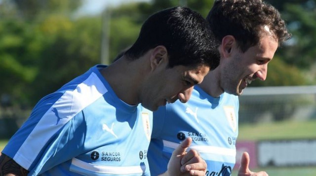 Suarez tập luyện trước trận