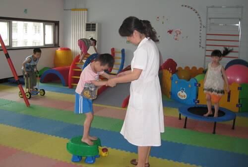 Trẻ co cứng cơ: Trị sớm, có hy vọng