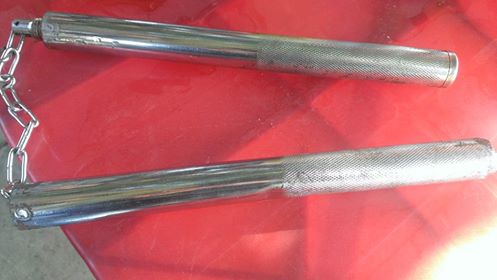 Giang hồ nhí mang côn tới trường dọa bạn