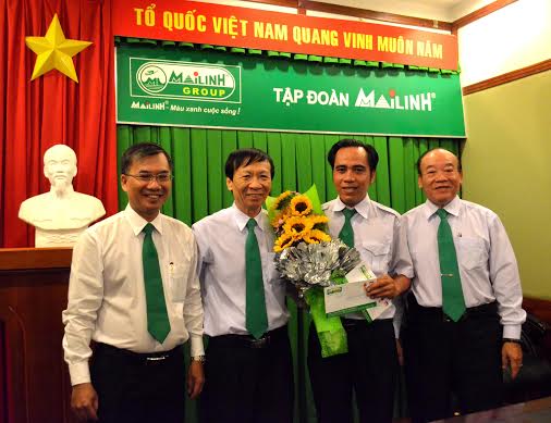 Tài xế Mai Linh chạy bộ bắt cướp giữa Sài Gòn