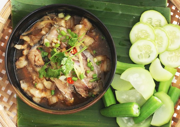 'Vét nồi' với mắm cá thu chưng thịt ba chỉ