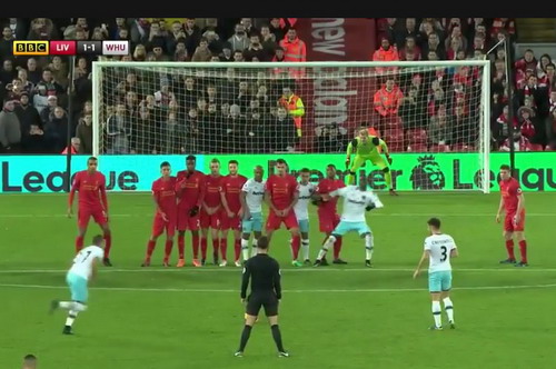 Payet lập siêu phẩm, cộng đồng mạng giễu trọng tài Clattenburg