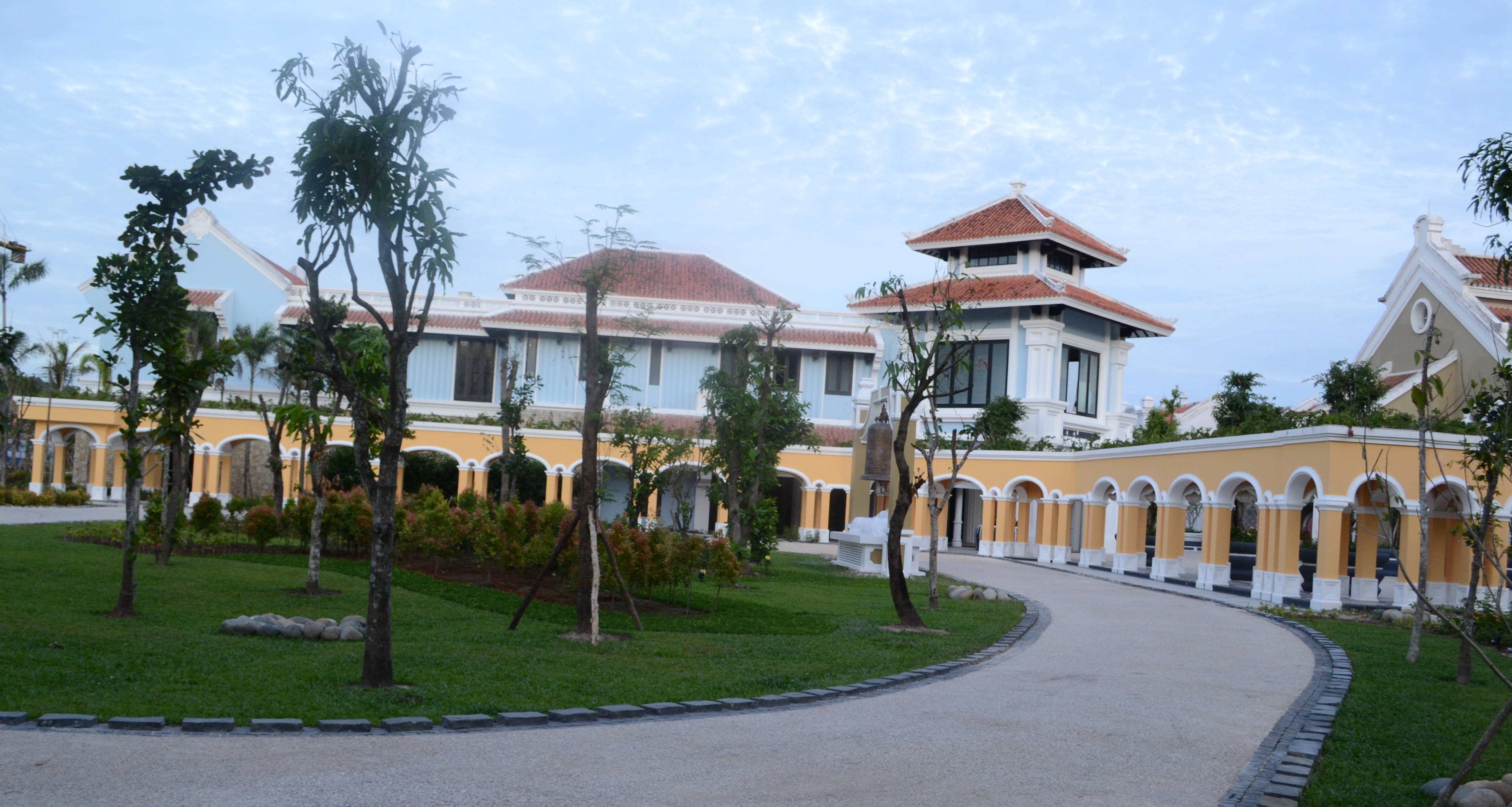 Mặt trước của Trường ĐH Lam U xưa.
