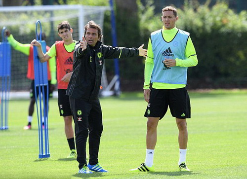 Ngày đầu tiên của HLV Conte tại Stamford Bridge