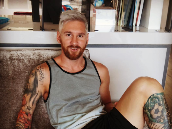 Messi khoe mái đầu bạc trắng sau cú sốc