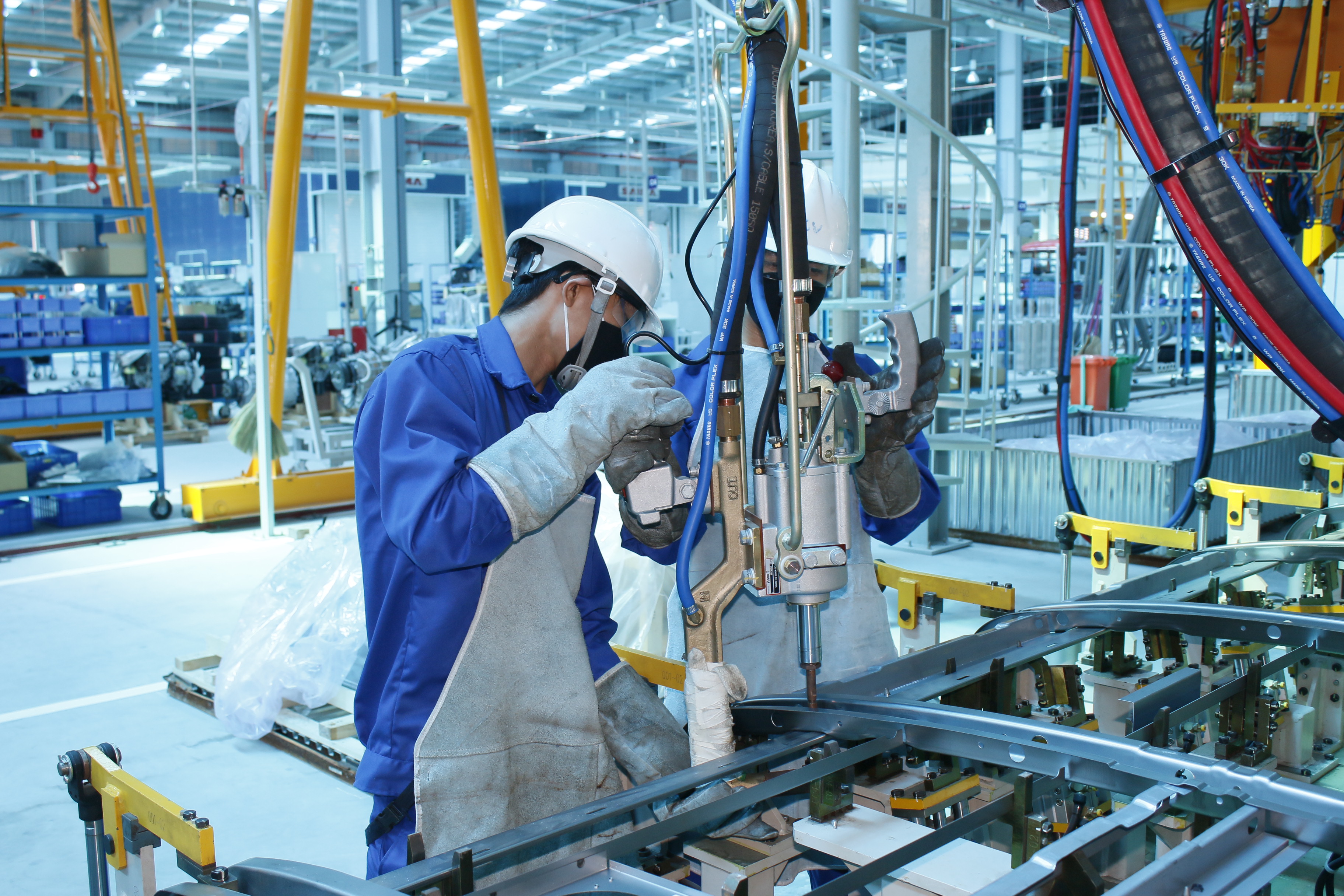 Gắn phong trào thi đua với học tập và làm theo Bác