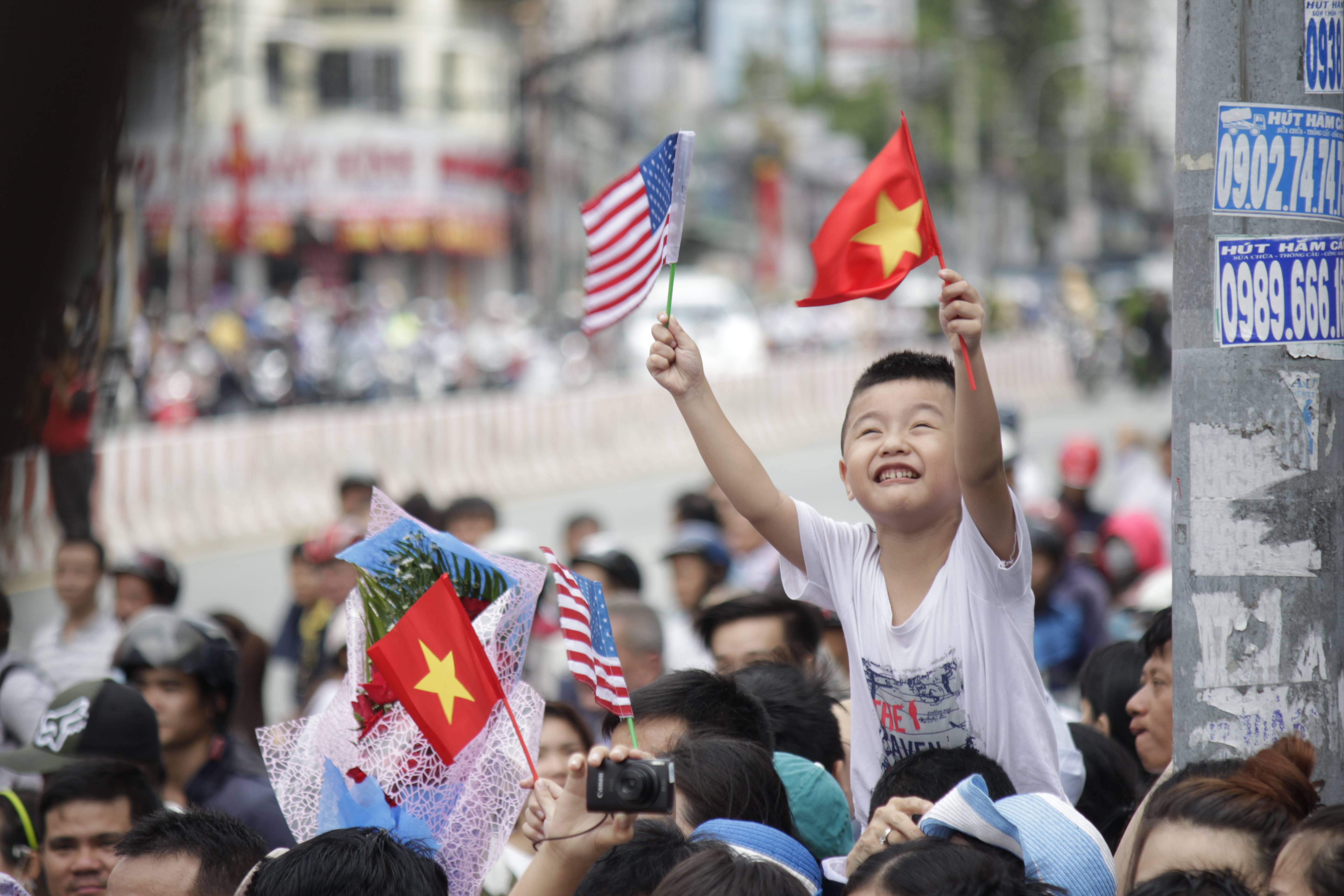 Người dân TP HCM nồng nhiệt chào đón Tổng thống Obama