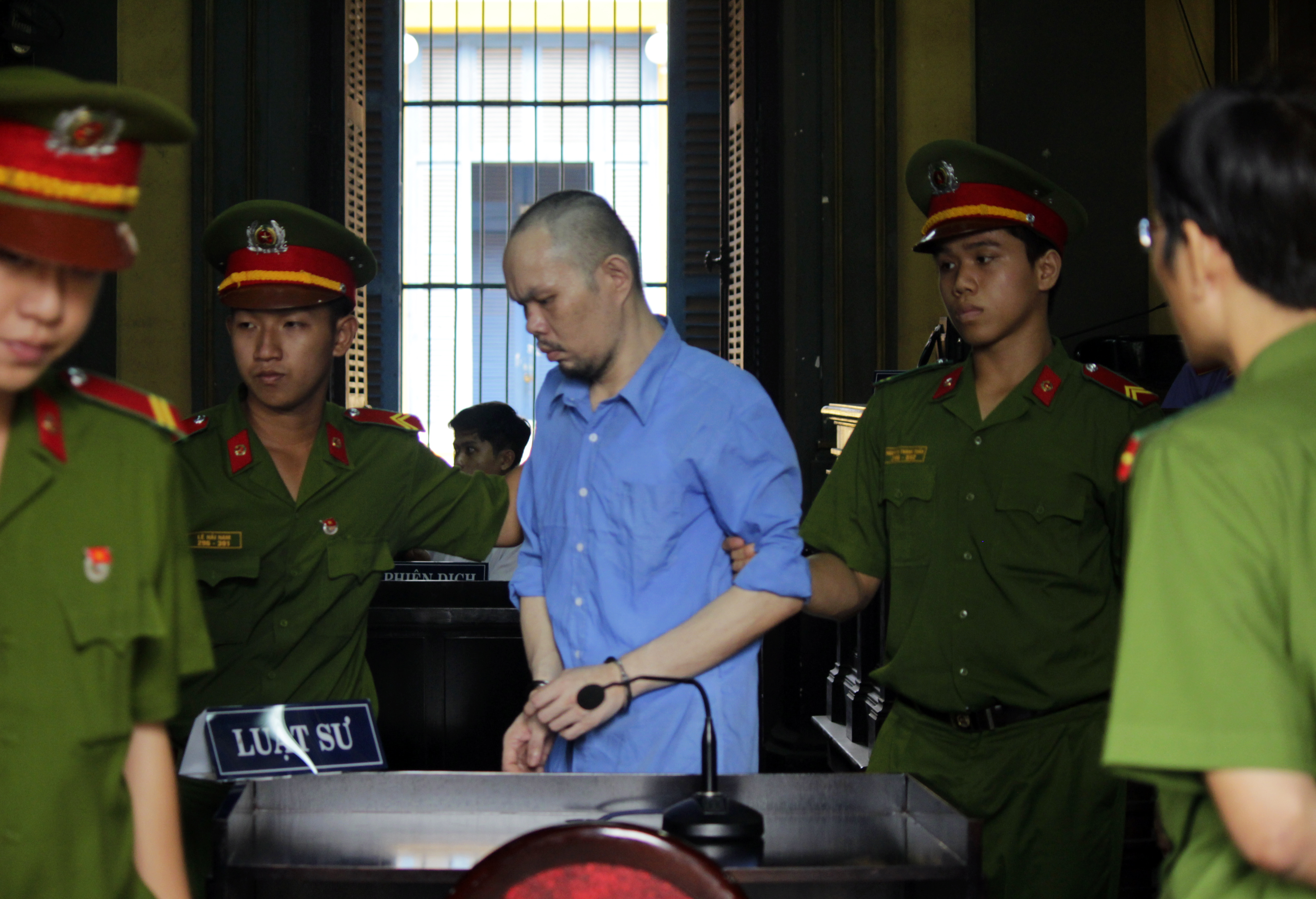 Bị c&aacute;o Lee Loke Dah được &aacute;p giải sau phi&ecirc;n t&ograve;a.