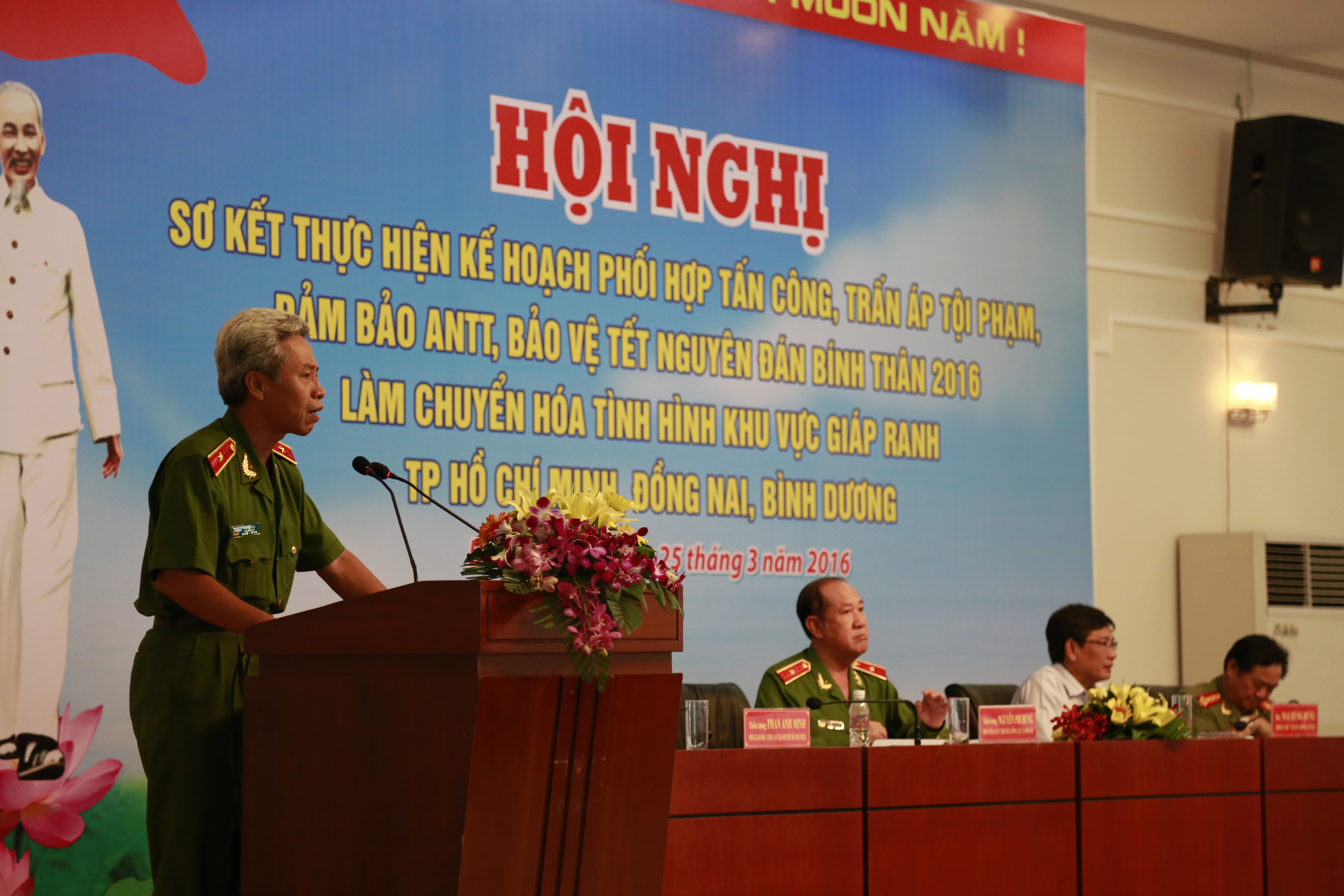 Tướng Phan Anh Minh than phiền tin báo chọc tức công an