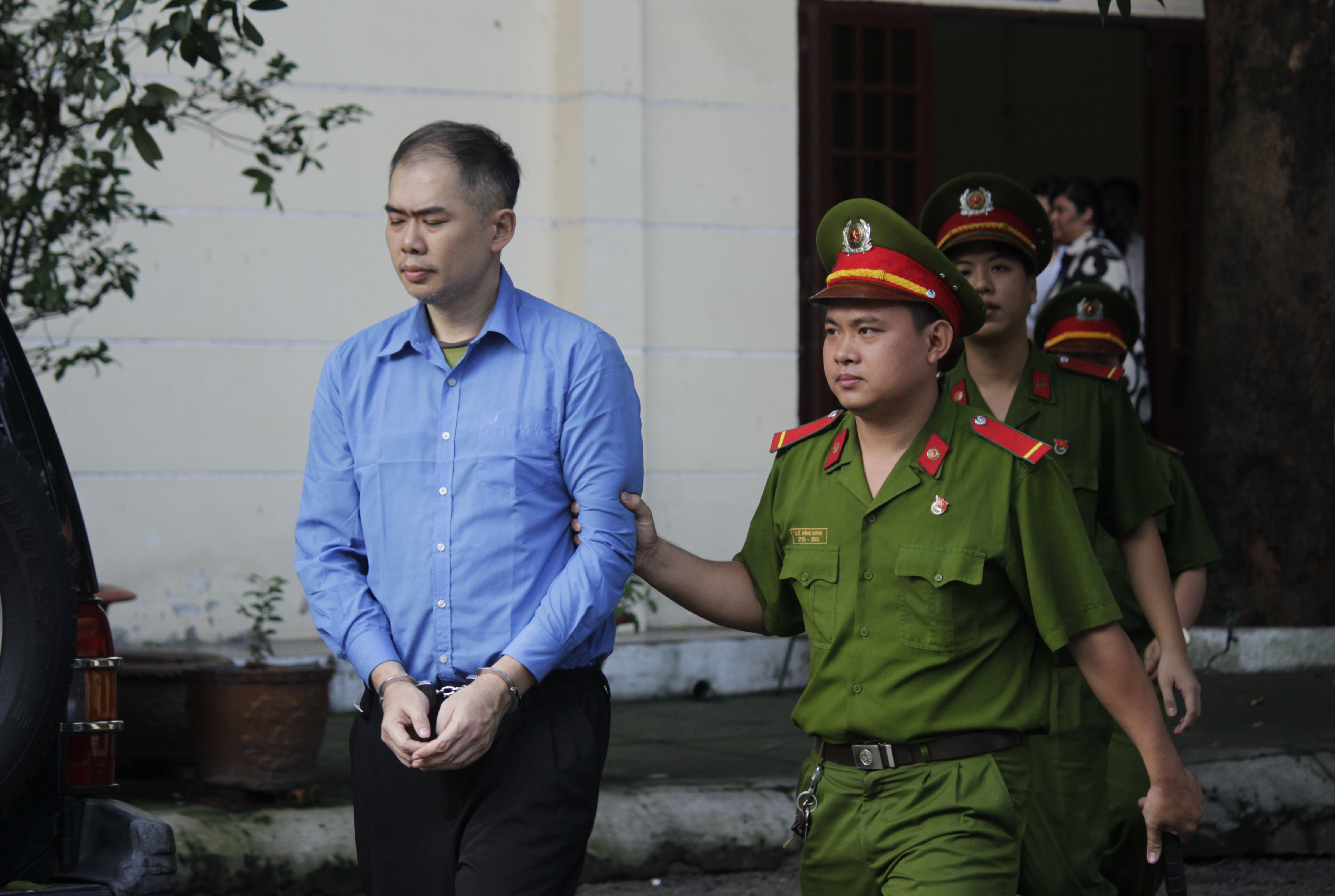 Cuồng yêu, gã đàn ông nước ngoài bắt giam gái bán dâm