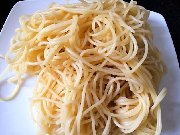 
M&igrave; &Yacute; sau khi luộc qua nước s&ocirc;i c&oacute; cho &iacute;t dầu ăn
