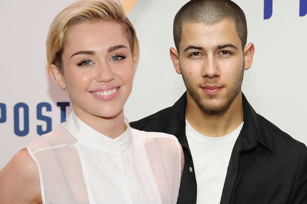 Nick Jonas chưa hết ám ảnh nụ hôn đầu với Miley